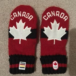 Canada mittens